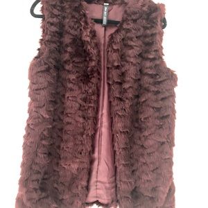 Design Lab beautiful rich burgundy faux fur vest.